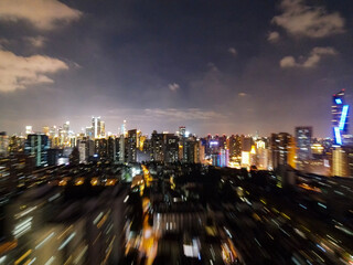 Obraz premium going into the city with a step