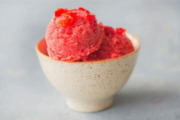 THE BEST STRAWBERRY ICE CREAM RECIPE
