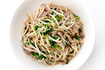 もやしと豚肉の炒め物