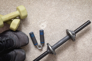 Selection of weights and objects for exercising at home
