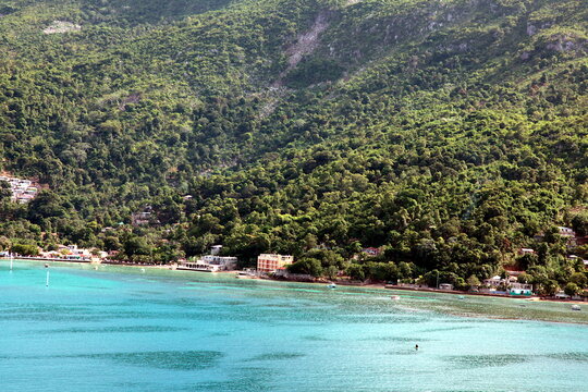 The beauty of the port of Labadee in Haiti's iland, clear vision&nbsp;with high mountains&nbsp;with tropical forest present trees and special animals.Dense and evergreen vegetation.