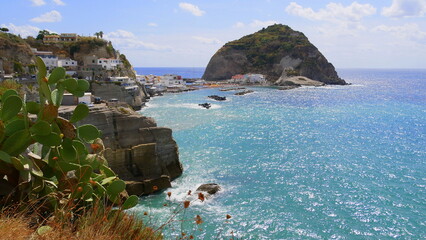 Blick auf San Angelo auf der Insel Ischia, Italien