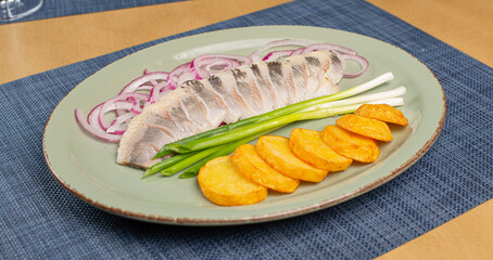 herring with cybul and potatoes