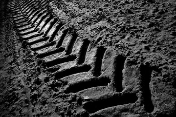 Tire tracks in sand © Heiner Witthake