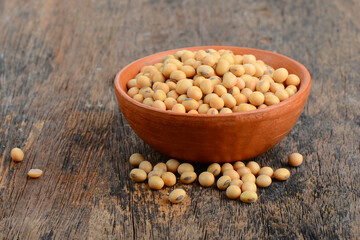 Image of dried yellow soybeans.