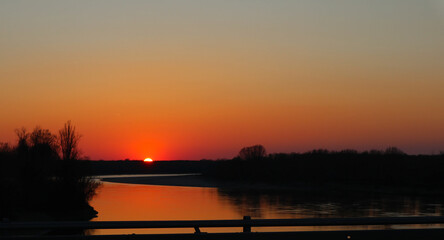 Fototapeta premium SUNSET ON THE PO RIVER