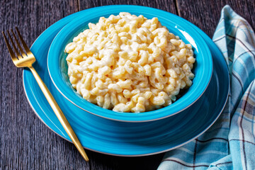 mac and cheese in a blue bowl