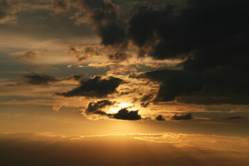 chmury podczas zachodu slońca