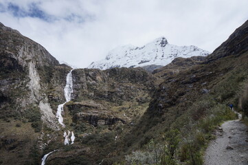 Fototapeta na wymiar waterfall in the mountains huaraz peru 