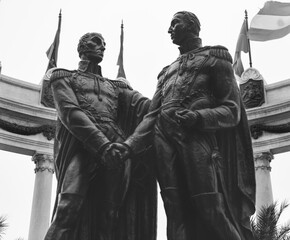 Obraz premium Monumento de Simón Bolivar y San Martín