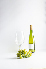 Obraz premium Wine bottle and two wine glasses. Wine bottle against a white background
