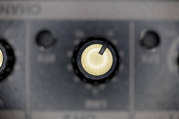 Amplifier knobs
