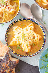 Herzhafte Zwiebelsuppe mit Kaese