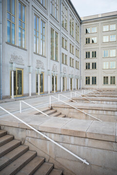 Treppenaufg&auml;nge an der Ostseite der Oper Leipzig
