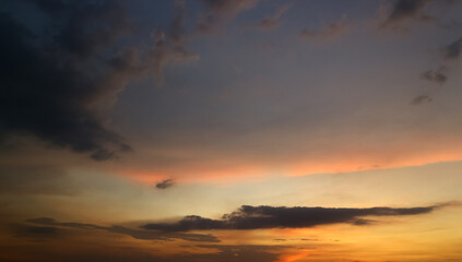 Fototapeta na wymiar Red sky at sunset beautifully