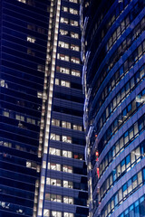 prospettiva di grattacieli forma una texture blu notturna