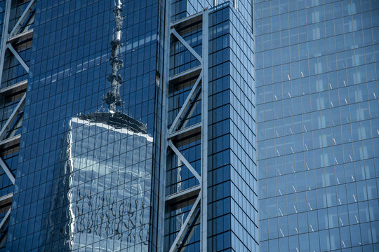 texture blu con riflessi di palazzi