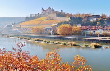 Würzburg, Festung Marienberg in herbstlichen Farben