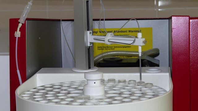 Advance technology Atomic Absorption Spectrophotometer device of lab for analysis chemical element by absorption optical radiation for industrial food medicine nutraceuticals agriculture chemical etc.