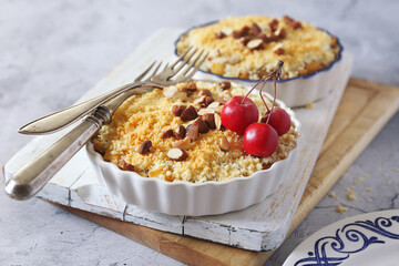 Apple crumble with almonds, two portions, red paradise apples dressing