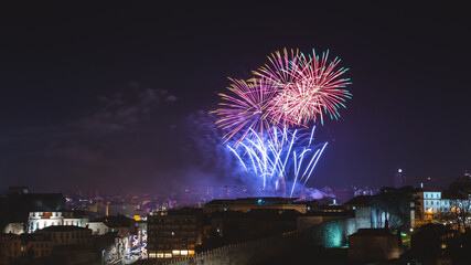 Naklejka premium new year fireworks in Porto, Portugal, Dom Luis I bridge, Ponte Luis I over Douru river