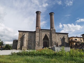 Doppel Minarett Medresse in Erzurum Türkei