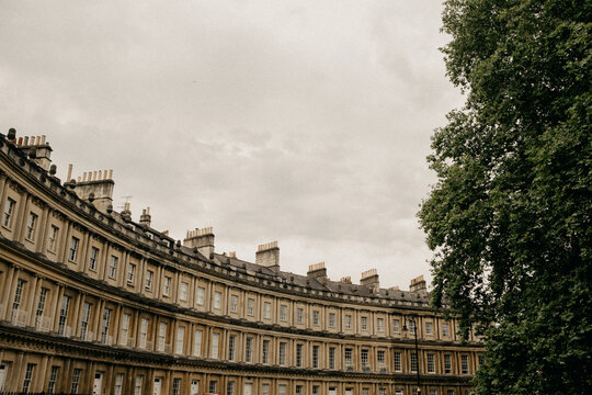 Curved stone housing in the city of Bath
