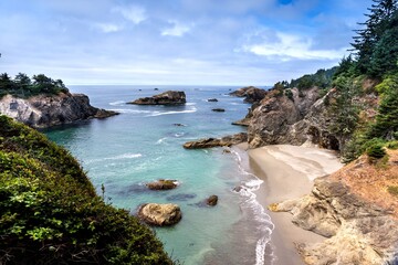 Thunder Rock Cove viewpoint at Samuel Boardman State park in Oregon