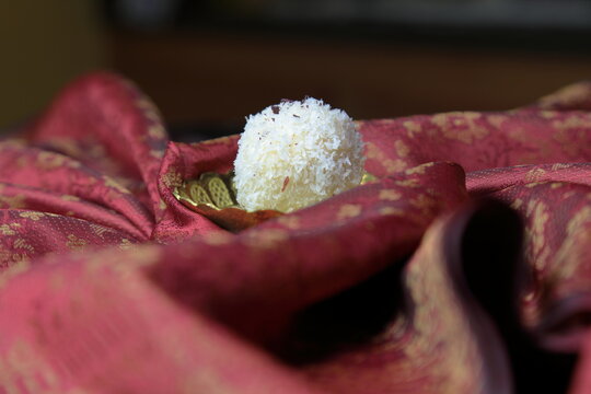 Instant Coconut Laddoo Or Energy Rich Nariyal Ke Ladoo