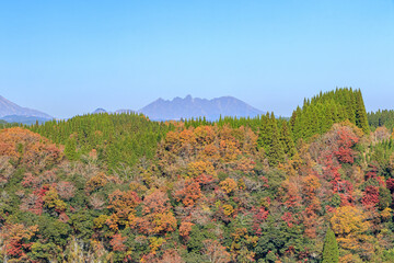 秋の蘇陽峡から見た根子岳　熊本県上益城　Mt.Aso-nakadake seen from Autumn Soyo-kyou Kumamoto-ken Kamimashiki-gun