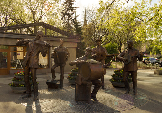 Pomnik Praskiej Kapeli Podw&oacute;rkowej, the Monument of Praga's Backyard Orchestra, Praga district in Warsaw, Poland, Europe. In honor of the musicians.