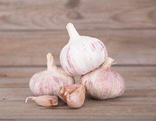 Three heads of garlic and a few peeled garlic cloves