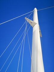 the center boat pillar