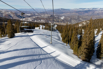 Obraz premium Winter mountain panorama with ski slopes, Colorado, Snowmass
