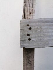 madera vieja con clavos cafe