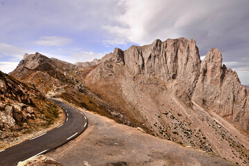 road to the mountain