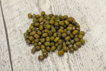 Dry raw beans mung for cooking