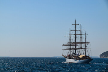 Fototapeta na wymiar sailing ship on the Adriatic sea cruising dalmatian coast