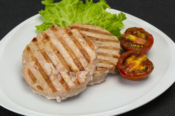 Grilled tuna steak with kumato