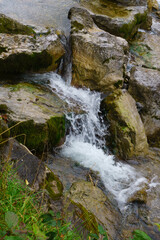 Naklejka na ściany i meble Kleiner Wasserfall am Fluss Weissach, Kreuther Tal, Oberbayern, Bayern, Deutschland, Europa
