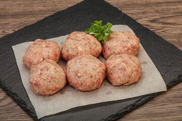 Raw turkey meatball for cooking