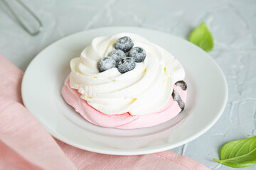 Meringue cake with fresh blueberries