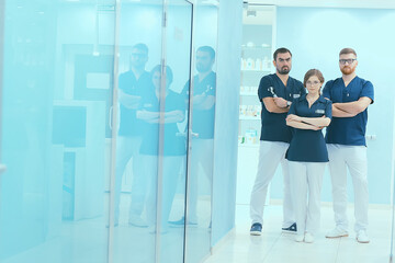 Obraz premium group of doctors posing in hospital / concept modern medical clinic, doctor's work, medical uniform, medical team