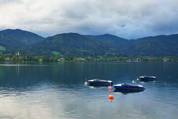 Fototapeta na wymiar Abendstimmung am See, Oberbayern, Bayern, Deutschland, Europa