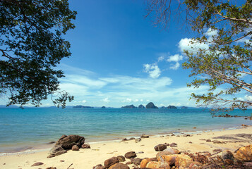Fototapeta na wymiar view of Hong Island from the sea, Thailand