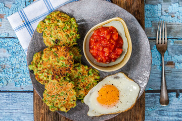 Courgette and green peas fritters