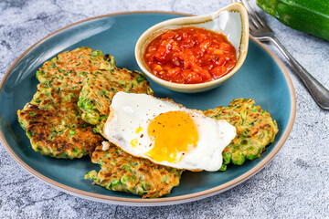 Courgette and green peas fritters