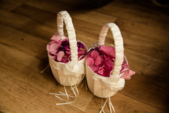 Blumenk&ouml;rbchen f&uuml;r Blumenkinder mit Bl&uuml;ttenbl&auml;ttern in rosa