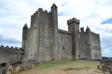 Fototapeta na wymiar Château de Beynac, château fort du 12ème siècle situé en Dordogne au cœur du Périgord Noir
