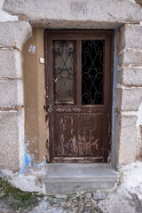 Fototapeta na wymiar Old brown wooden door